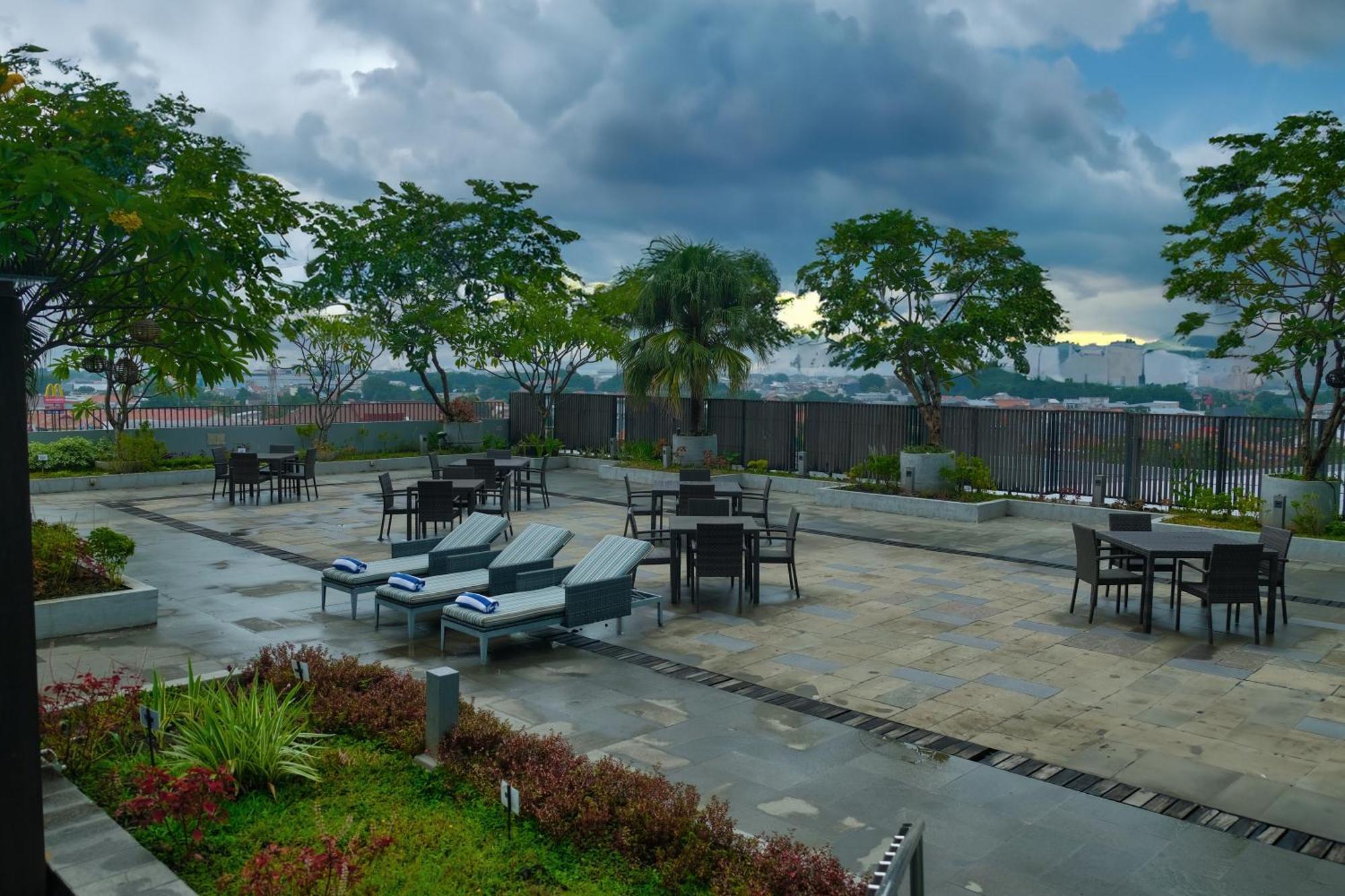 The Luxton Cirebon Hotel And Convention Exterior photo