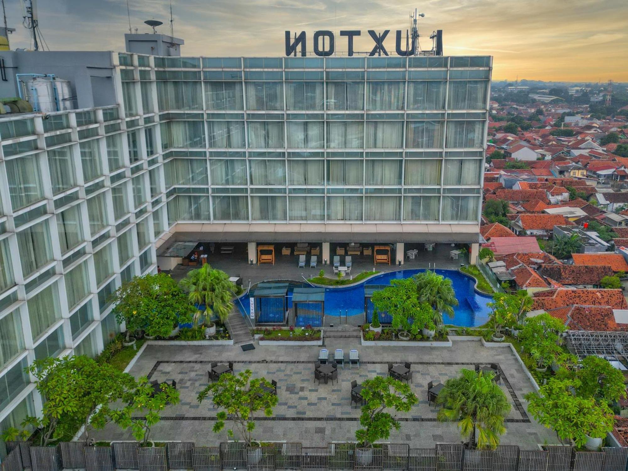 The Luxton Cirebon Hotel And Convention Exterior photo