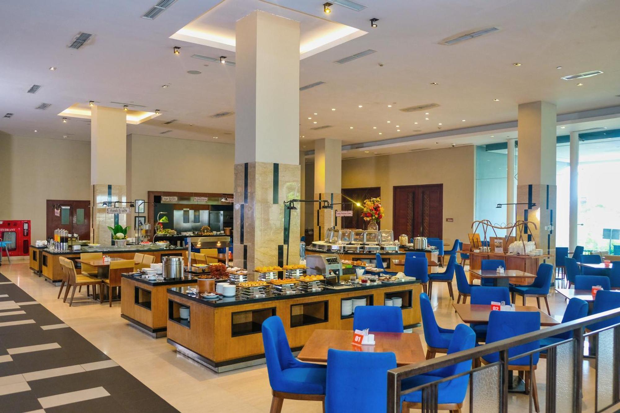 The Luxton Cirebon Hotel And Convention Exterior photo