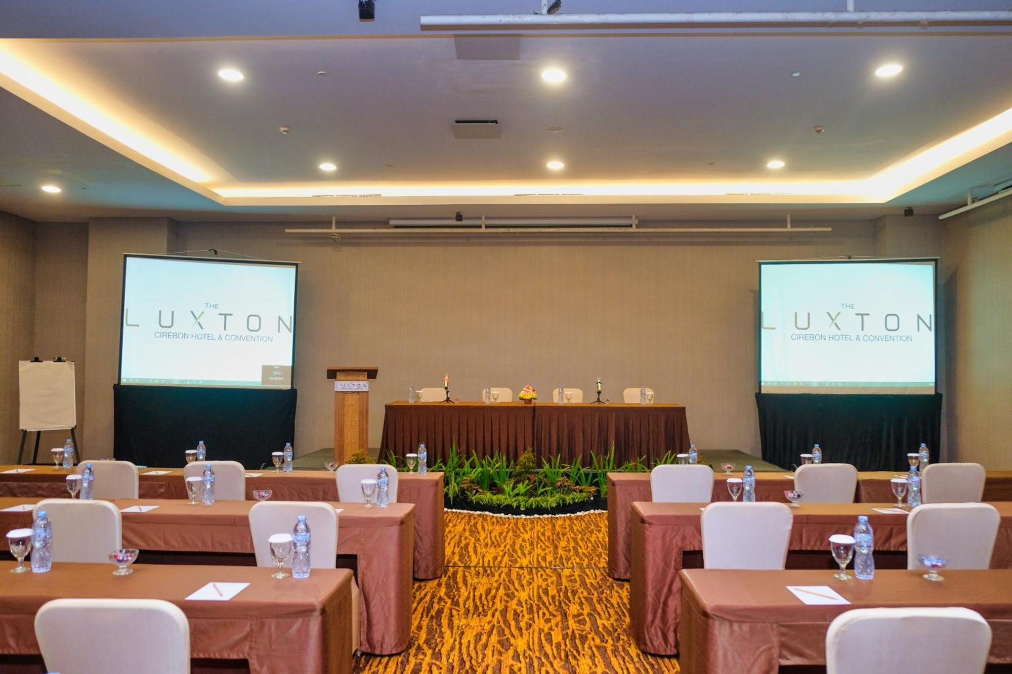 The Luxton Cirebon Hotel And Convention Exterior photo