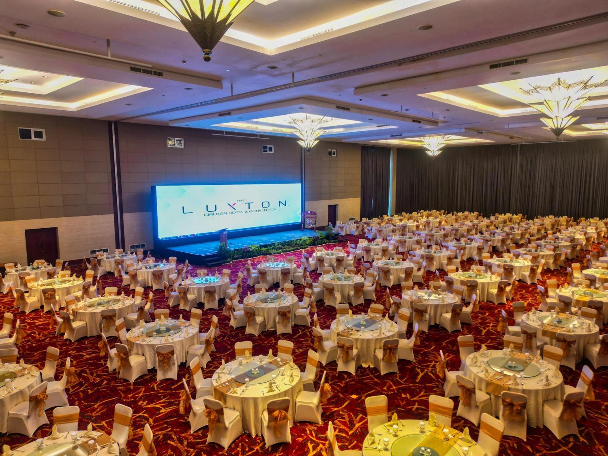 The Luxton Cirebon Hotel And Convention Exterior photo