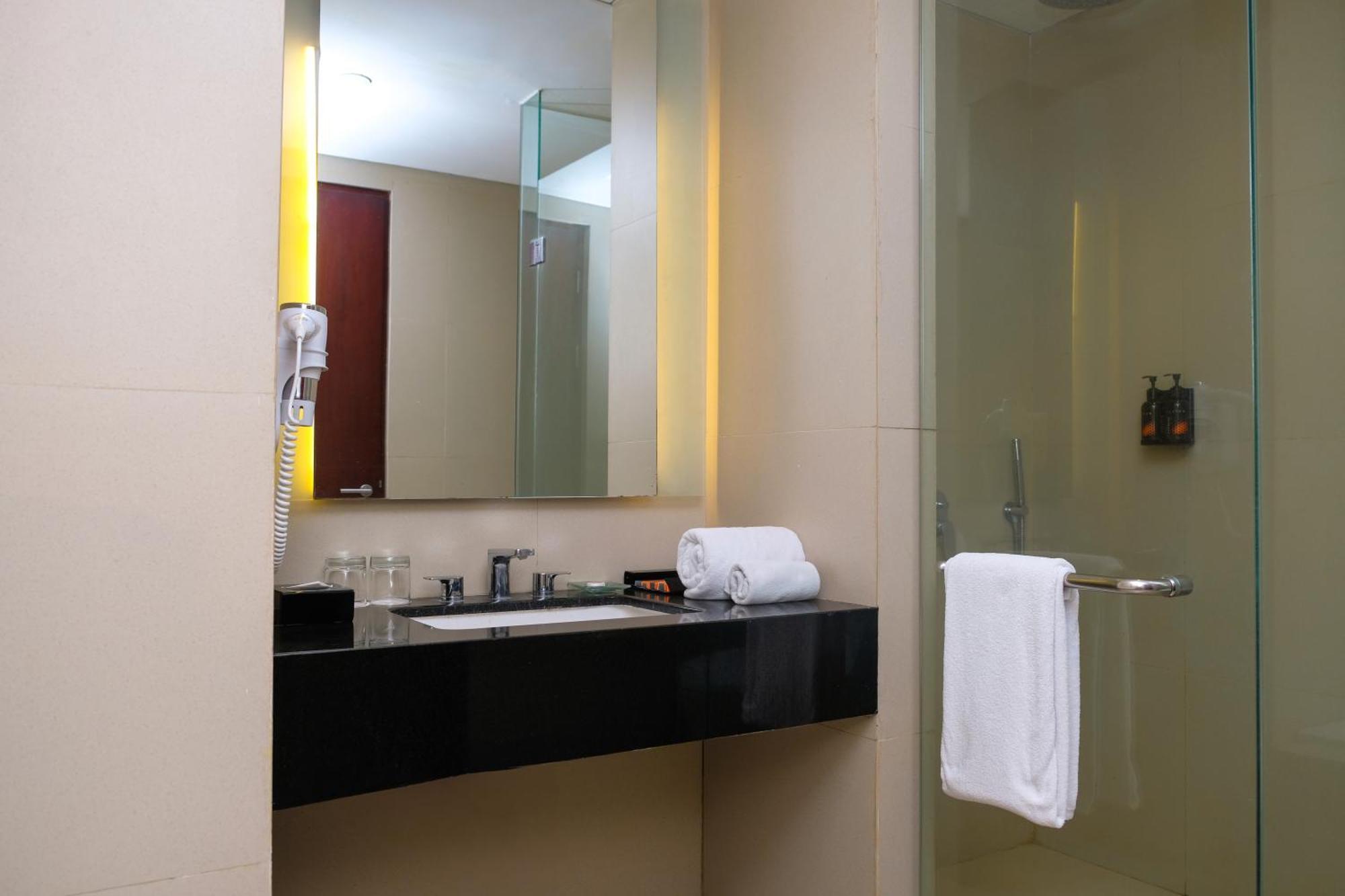 The Luxton Cirebon Hotel And Convention Exterior photo