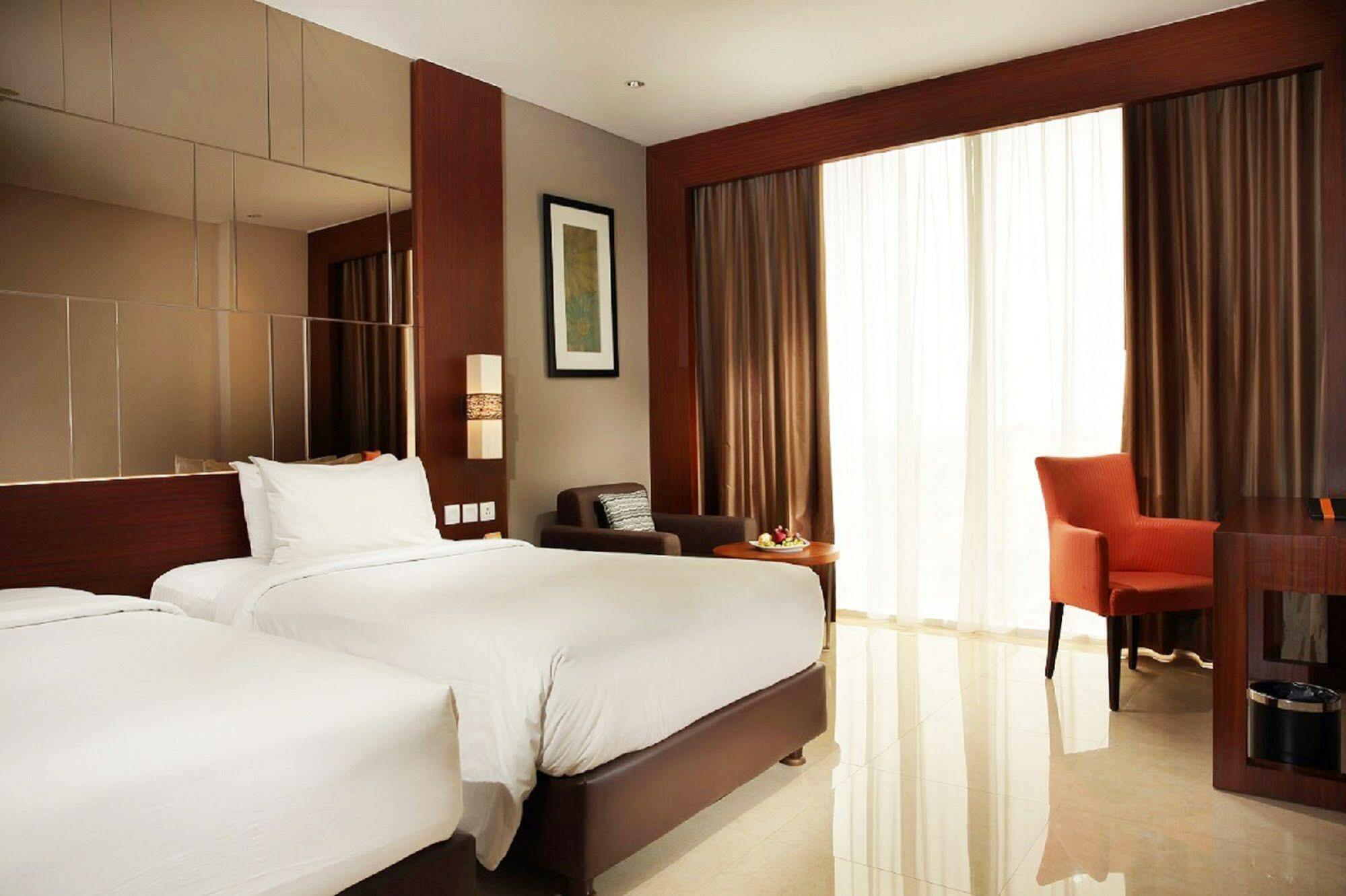 The Luxton Cirebon Hotel And Convention Exterior photo