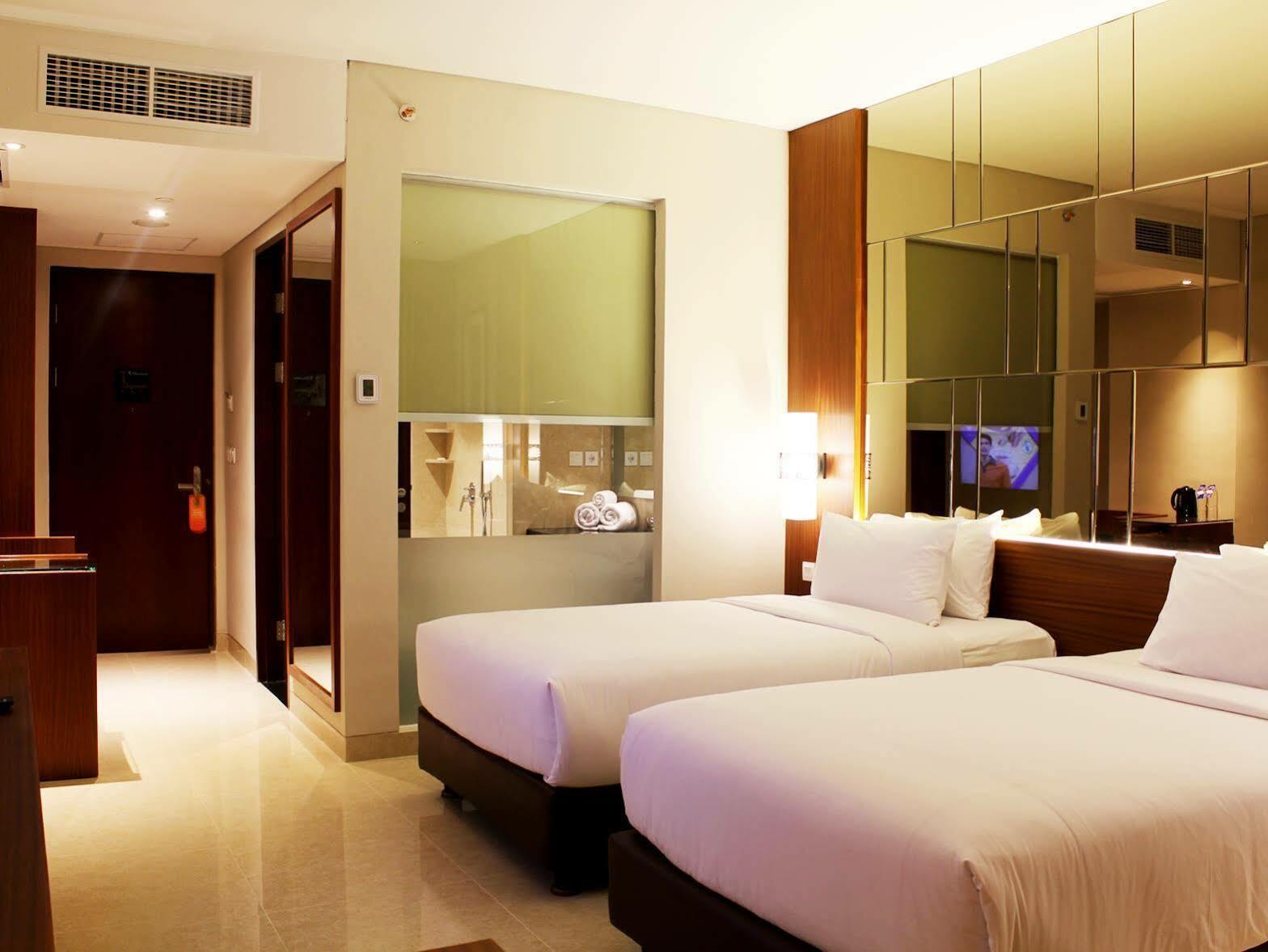The Luxton Cirebon Hotel And Convention Exterior photo